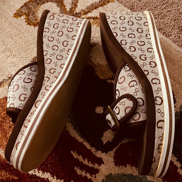 EUC - Nice Guess Sandal platforms Size 7.5 with a memory foam layer on foot bed - Picture 4 of 8